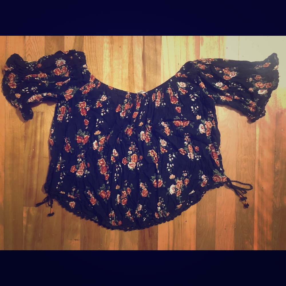 Super cute crop top shirt 💃
